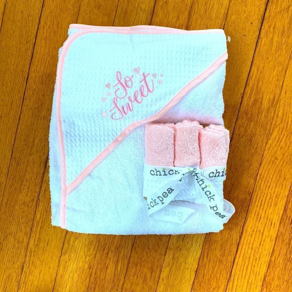 🌸3/$15 Hoodie bath towel with 3 cloths🌸